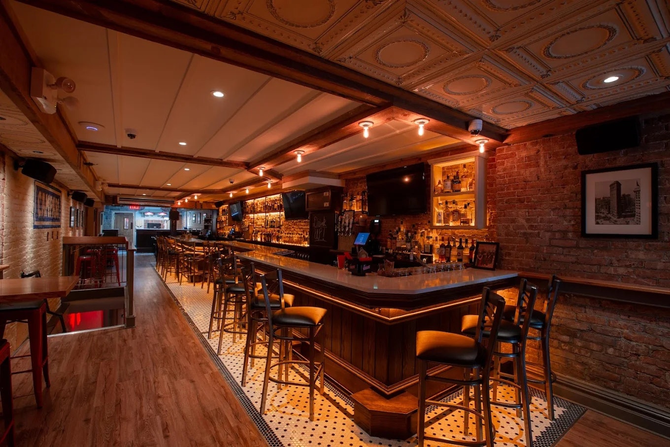 bar and restaurant in hells kitchen